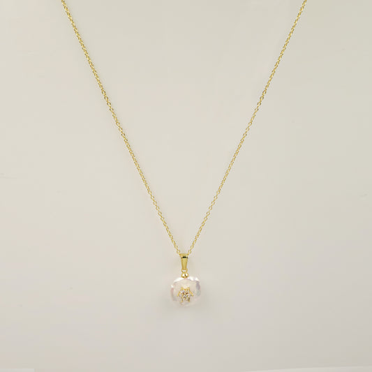 Freshwater Pearl with Diamond Étoile Necklace in Gold