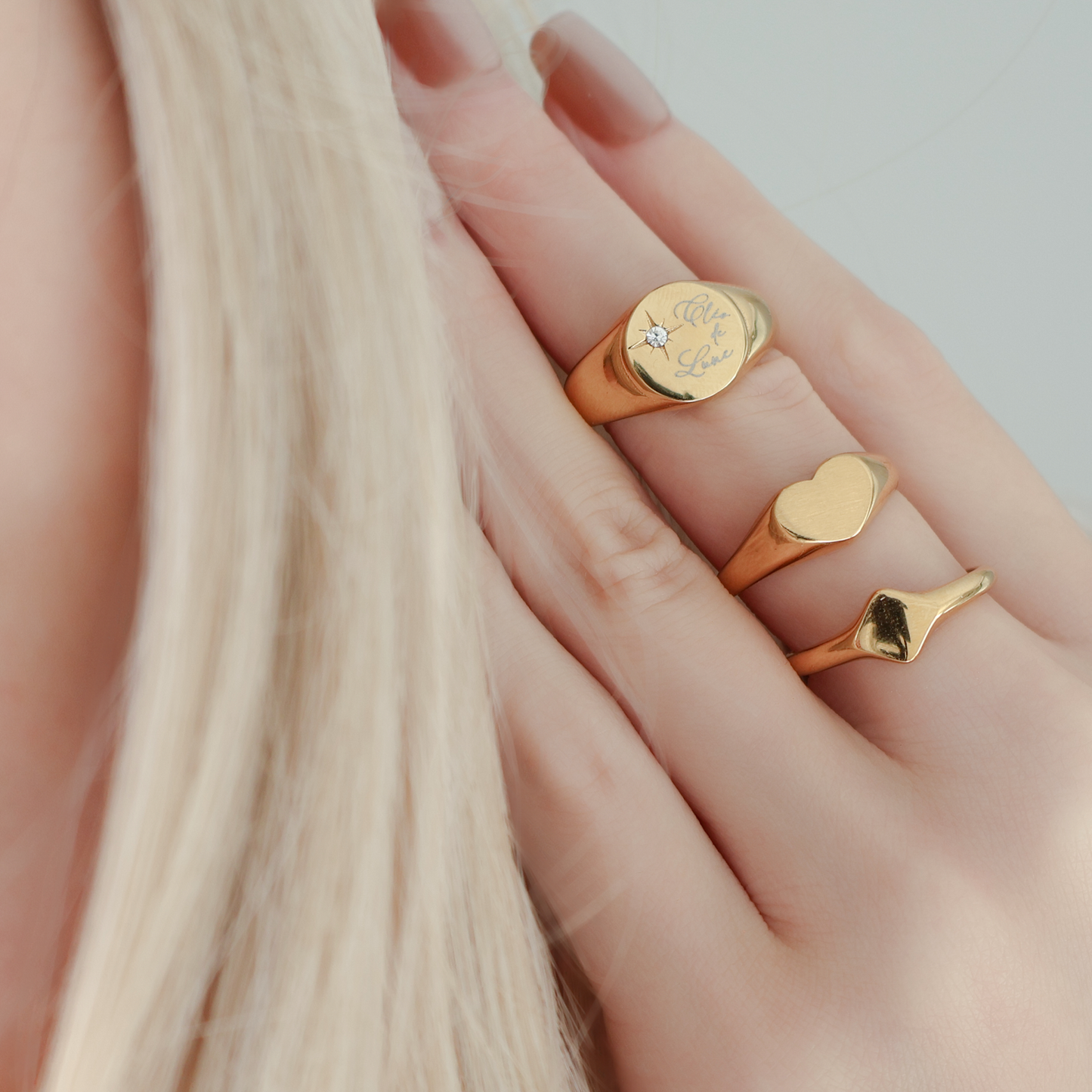 Cléo de Lune Signet Ring with Diamond in Gold